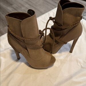 Andrea by Sadek Brown Braided-Wrap Suede Heeled Ankle Boots, Women’s Size 8”‎